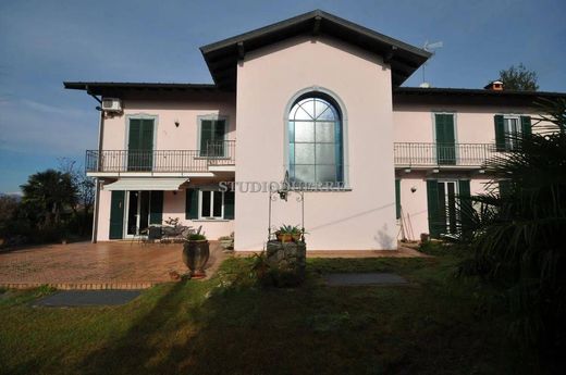 Villa in Sesto Calende, Provincia di Varese