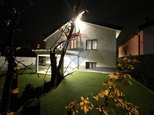 Βίλα σε Arese, Città metropolitana di Milano