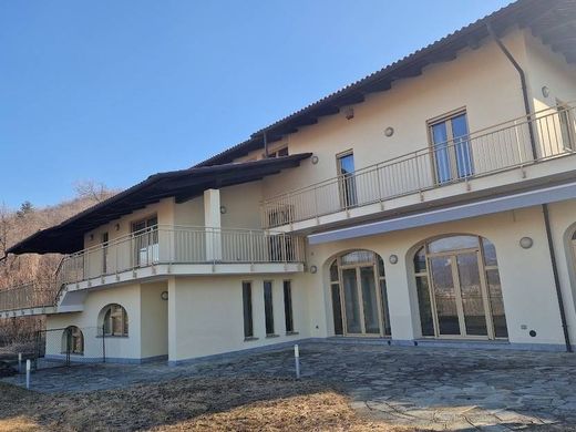 Villa a Ivrea, Provincia di Torino