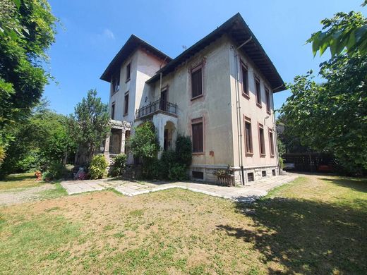 Villa in Corsico, Milan