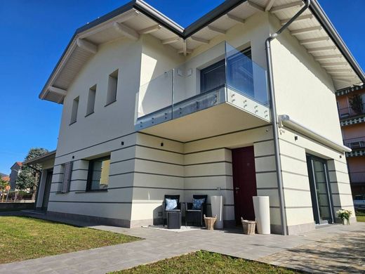 Villa in Ponte San Pietro, Provincia di Bergamo