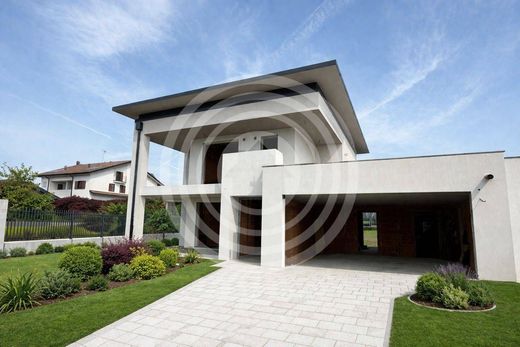 Villa in Bernareggio, Province of Monza and Brianza