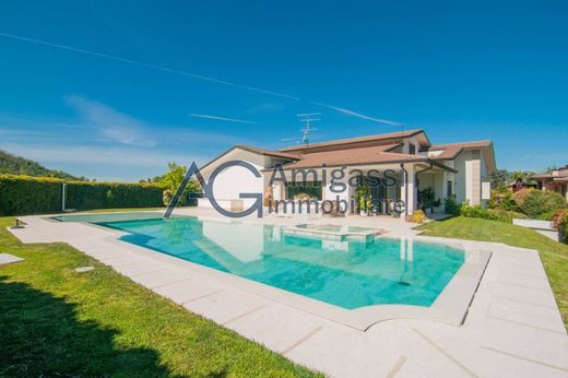 Villa in Sarnico, Provincia di Bergamo