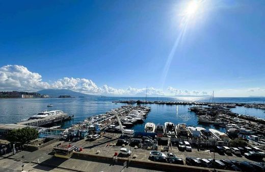 Piso / Apartamento en Nápoles, Napoles