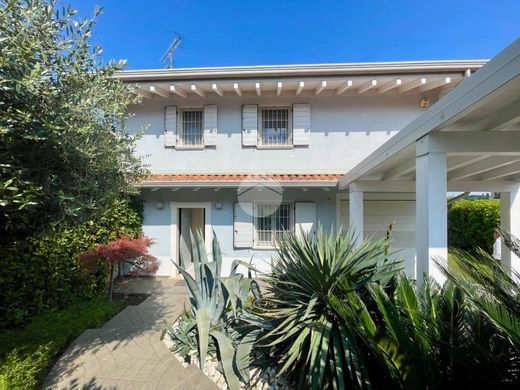 ﻓﻴﻼ ﻓﻲ Polpenazze del Garda, Provincia di Brescia