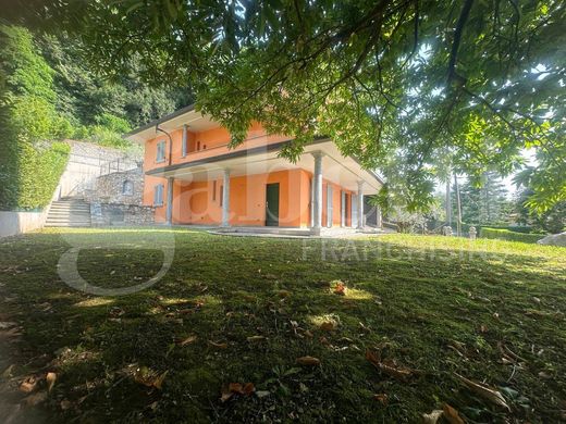 Villa in Longone al Segrino, Provincia di Como