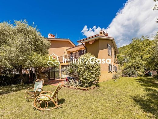 Villa in Caprino Veronese, Provincia di Verona