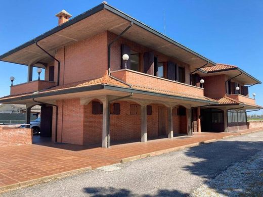 Villa en Cervia, Rávena