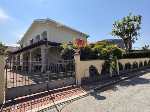 Villa in Vinovo, Turin