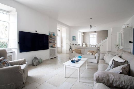 Villa in Santa Marinella, Rome