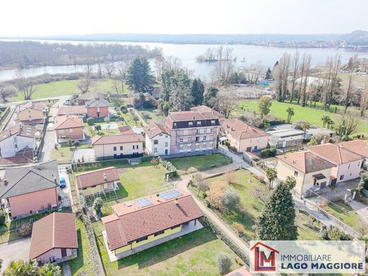 Villa à Angera, Varèse