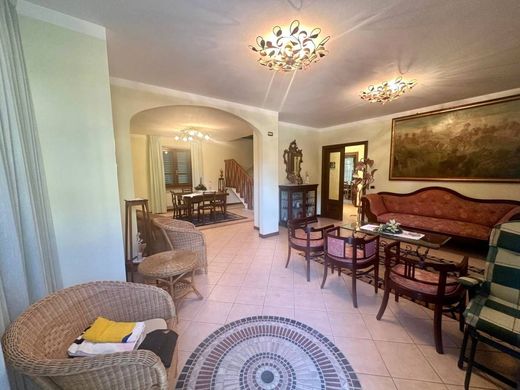 Villa a Pietrasanta, Lucca