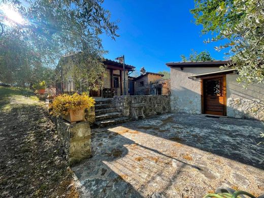 Country House in Poggio Nativo, Provincia di Rieti