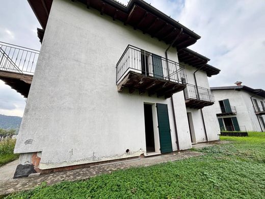 Villa in Monticelli Brusati, Provincia di Brescia
