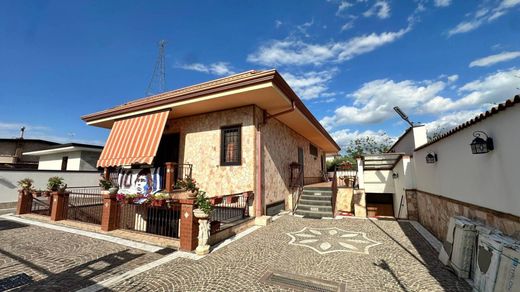 Villa in Pomigliano d'Arco, Naples