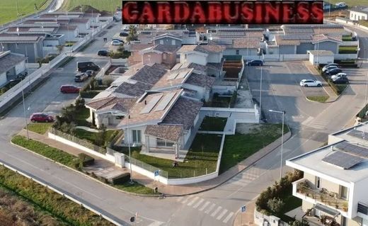 Lonato, Provincia di Bresciaのヴィラ