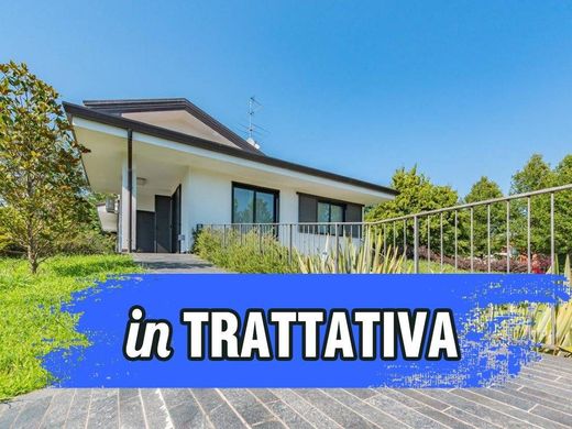 Villa in Casorezzo, Città metropolitana di Milano