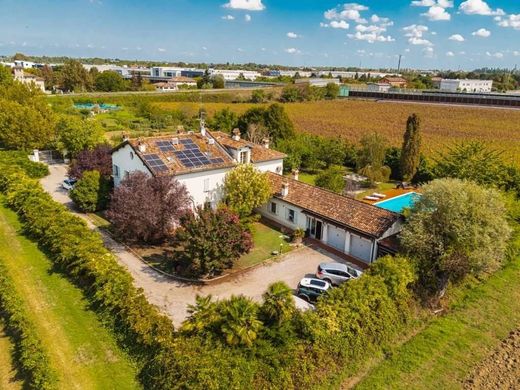 Вилла, Карпи, Provincia di Modena