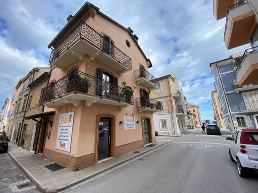 Casa di lusso a Porto Recanati, Macerata