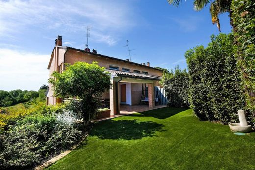 Villa in Castel San Pietro Terme, Bologna