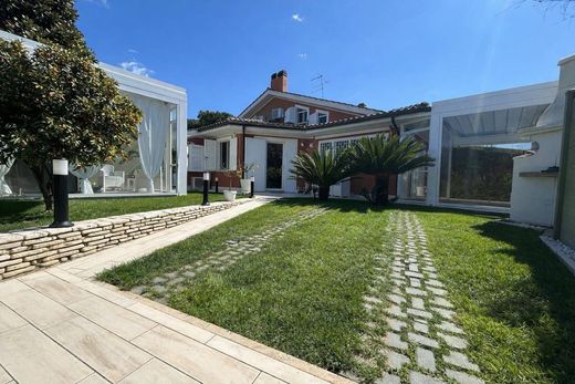 Villetta a Schiera a Ladispoli, Roma