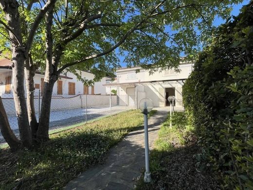 Villa a Pietrasanta, Lucca