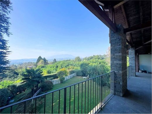 Appartamento a Varese, Lombardia