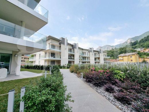 Penthouse Valmadrera-Caserta, Lecco ilçesinde