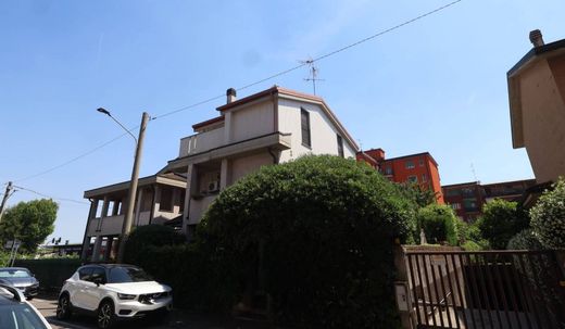 Villa in Cinisello Balsamo, Milan
