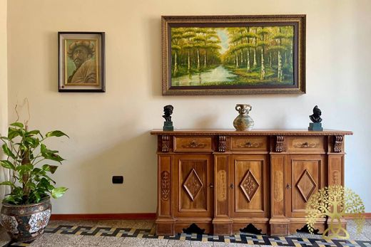 Penthouse Napoli, Napoli ilçesinde