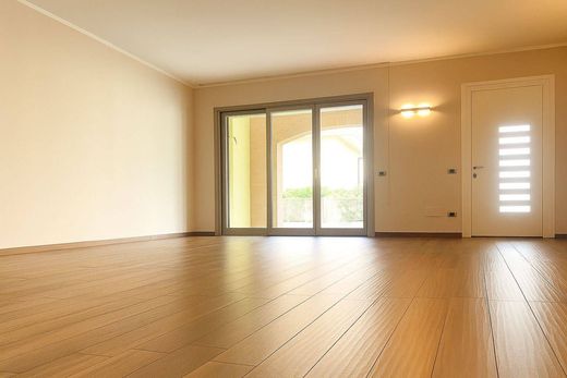 Villa in Bottanuco, Provincia di Bergamo