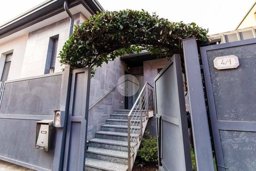 Willa w Settimo Milanese, Città metropolitana di Milano