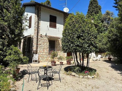 Apartment / Etagenwohnung in Ancona, Provincia di Ancona