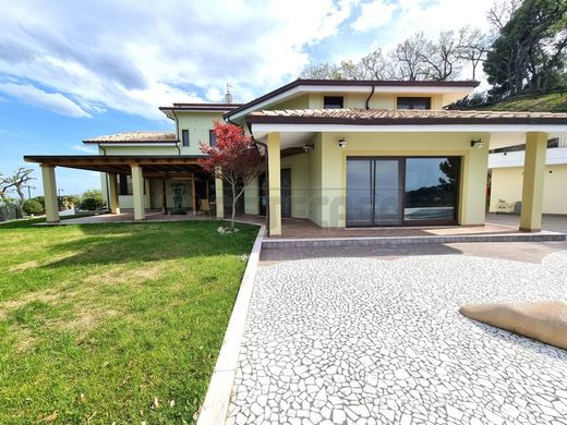 Villa in Francavilla al Mare, Provincia di Chieti