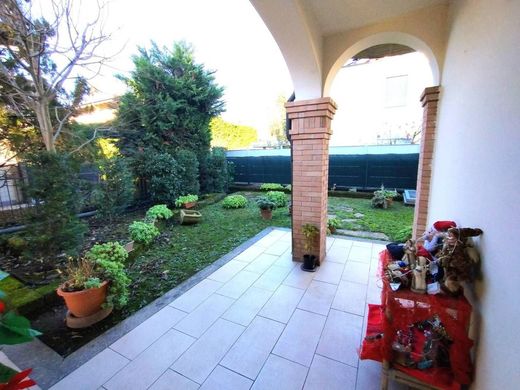 Villa Cassano d'Adda, Milano ilçesinde