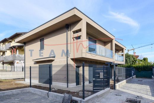 Villa a Lurago d'Erba, Como