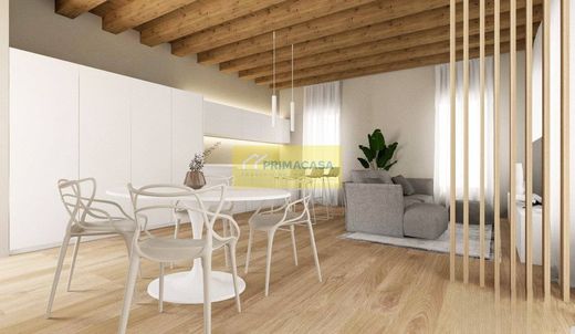 Apartment / Etagenwohnung in Mirano, Venedig