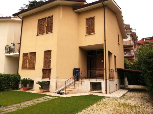 Villa Roma, Lazio bölgesinde