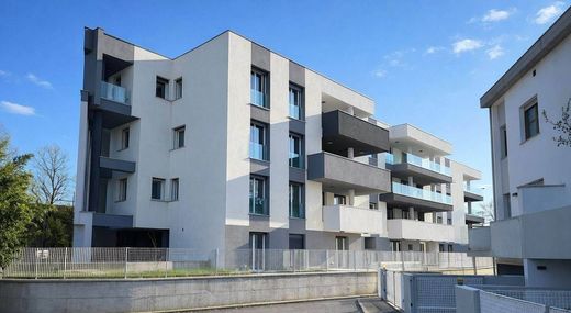 Apartment / Etagenwohnung in Parma, Provincia di Parma