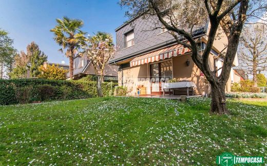 Villa in Arese, Milan