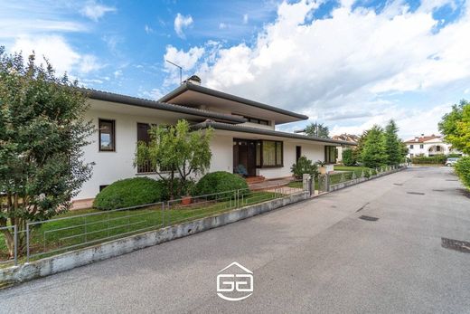 Luxe woning in Quinto Vicentino, Provincia di Vicenza