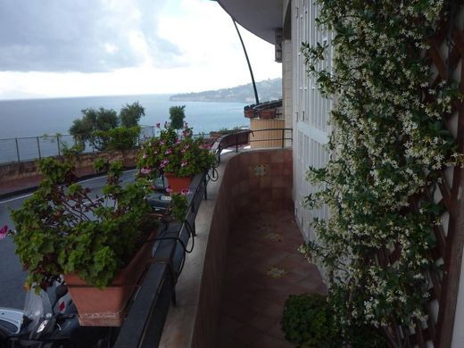 Appartamento a Napoli, Campania