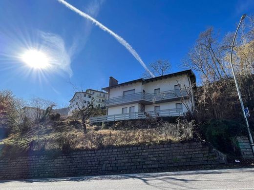 Villa Calceranica al Lago, Trento ilçesinde