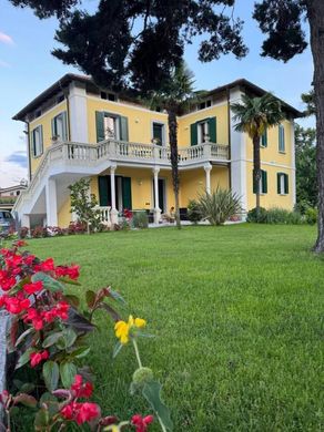 Villa in Lesa, Provincia di Novara