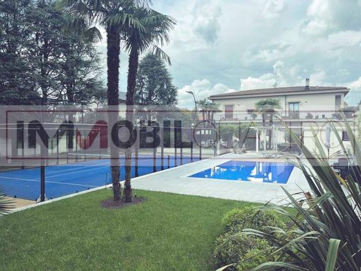 Villa Rescaldina, Milano ilçesinde