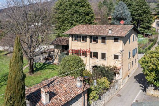 Villa a Bergamo, Lombardia