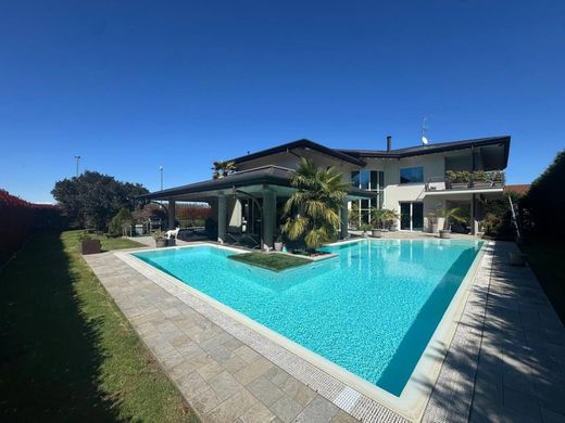 Villa in Legnano, Milan
