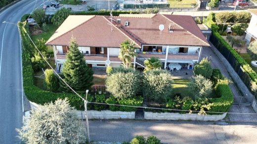 Βίλα σε Saltrio, Provincia di Varese