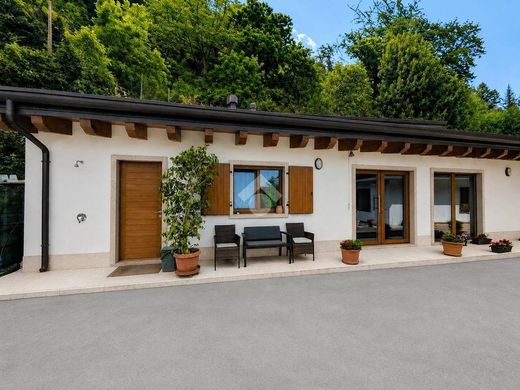 Villa in Caprino Veronese, Provincia di Verona
