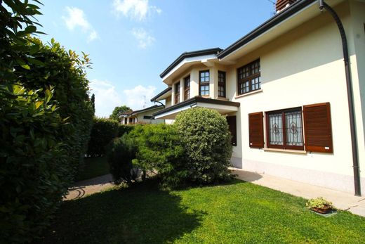 Villa in Cernusco sul Naviglio, Città metropolitana di Milano